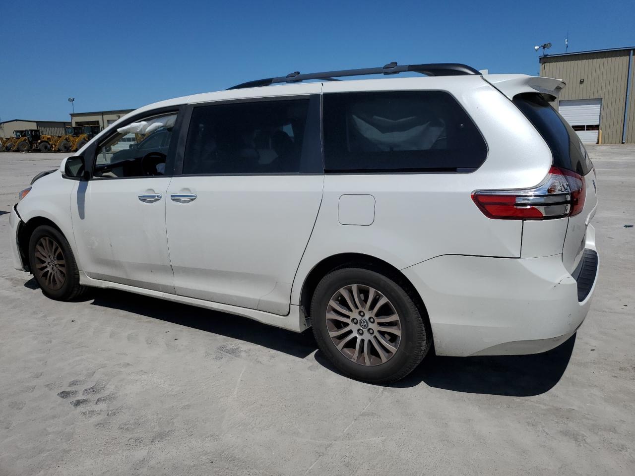 5TDYZ3DC4KS997261 2019 Toyota Sienna Xle