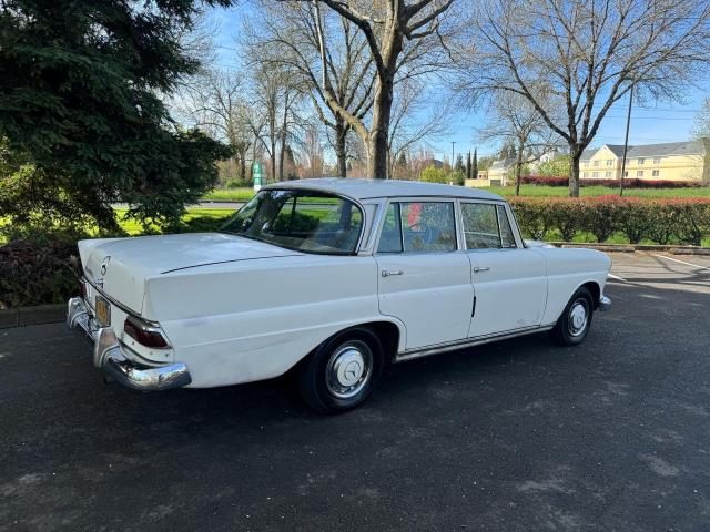 11011010304019 | 1967 MERCEDES-BENZ 200D