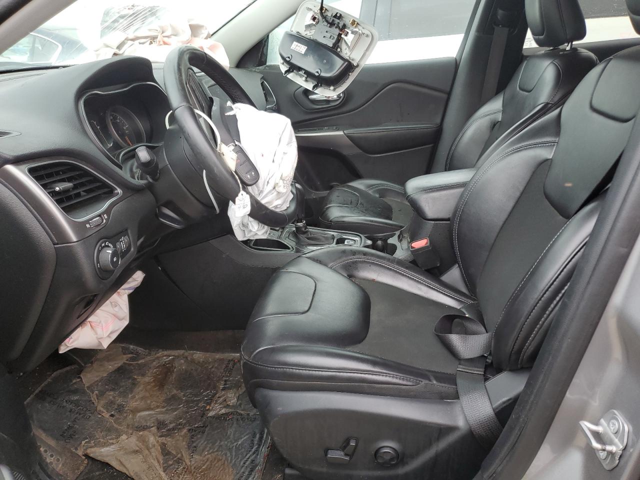 1C4PJLLB2KD308437 2019 Jeep Cherokee Latitude Plus