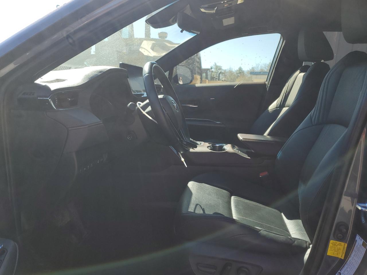 JTEAAAAH8NJ099420 2022 Toyota Venza Le