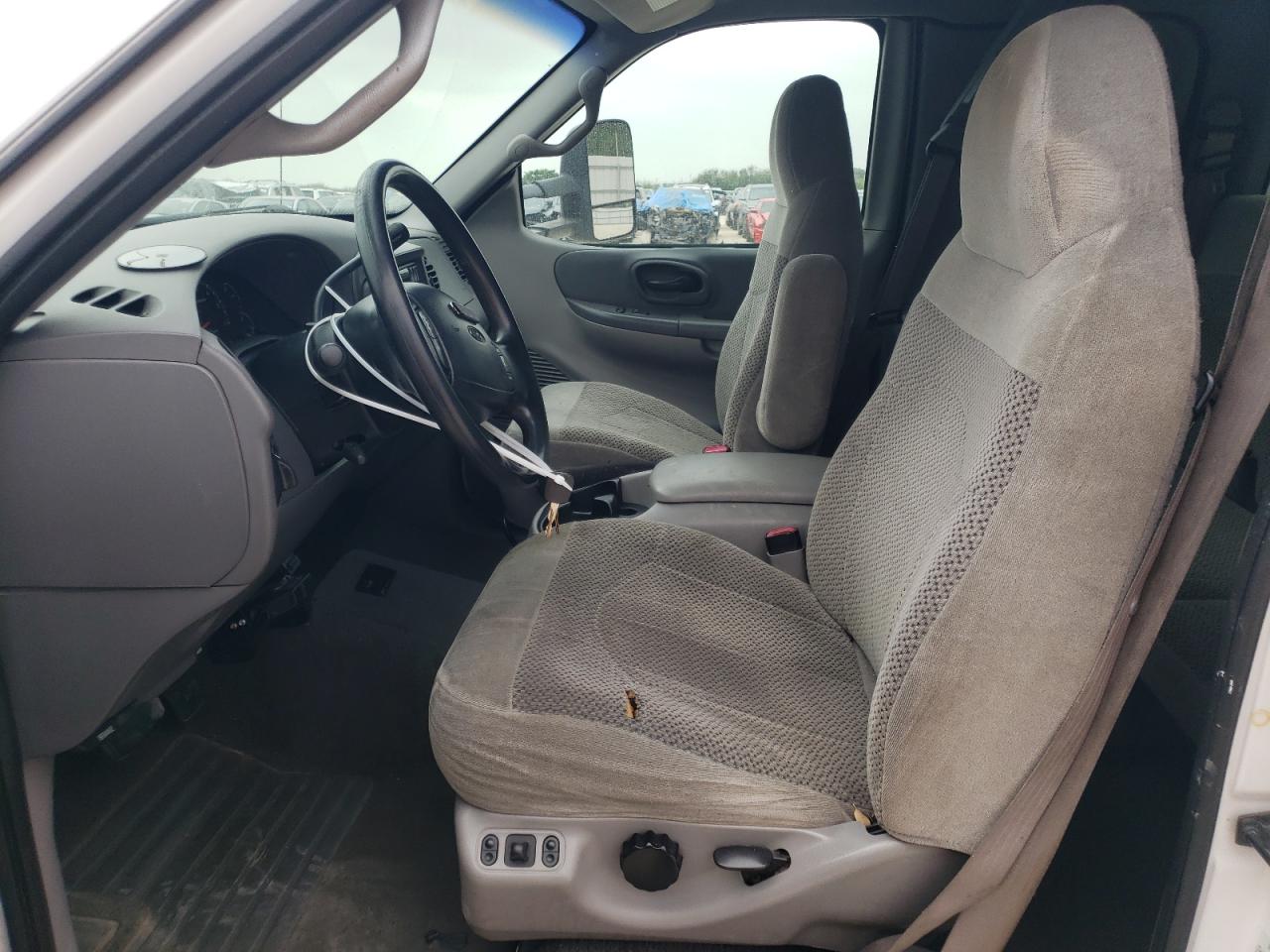 1FTRX18L9YKA32792 2000 Ford F150