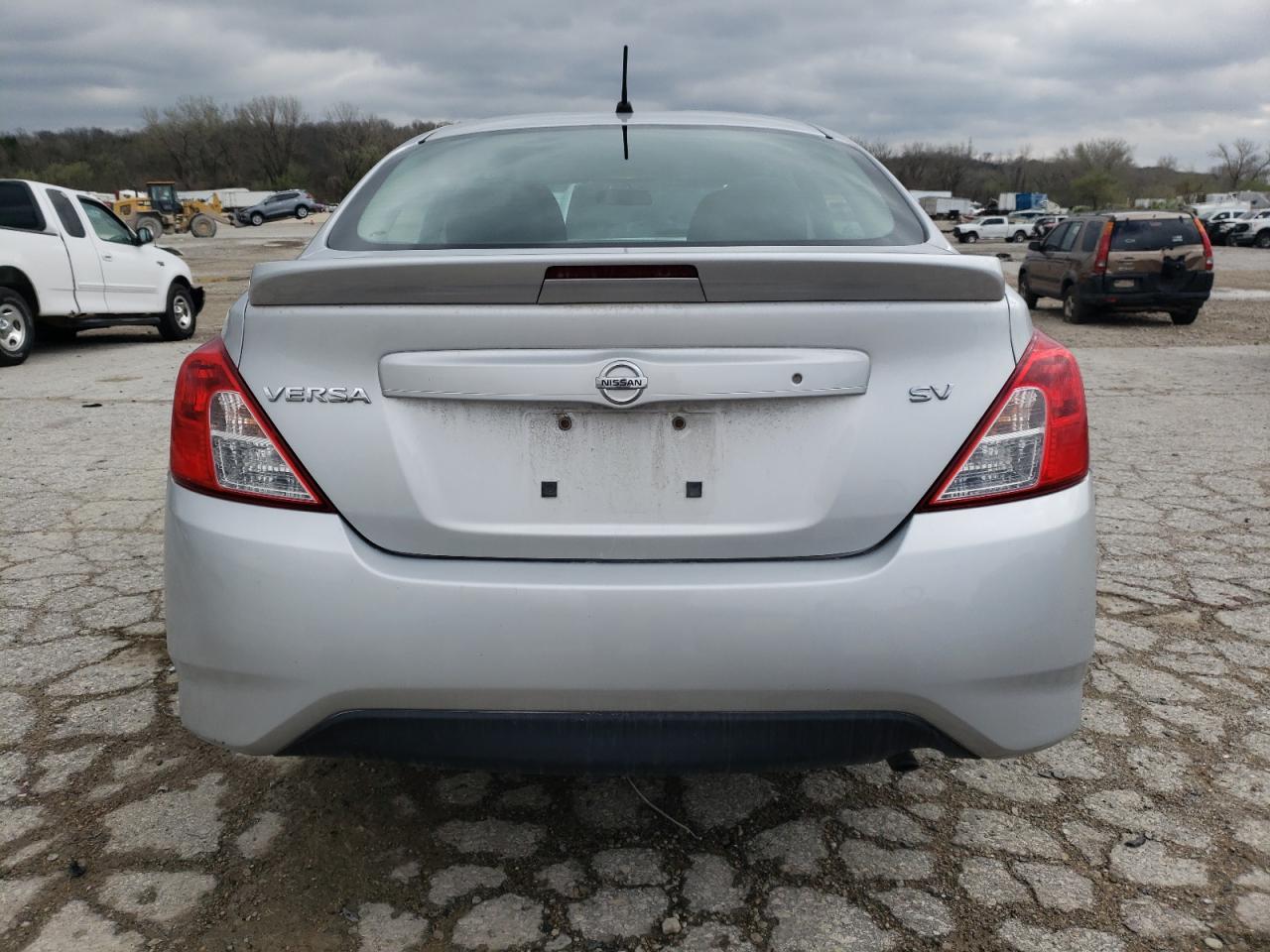 3N1CN7AP2JL809042 2018 Nissan Versa S