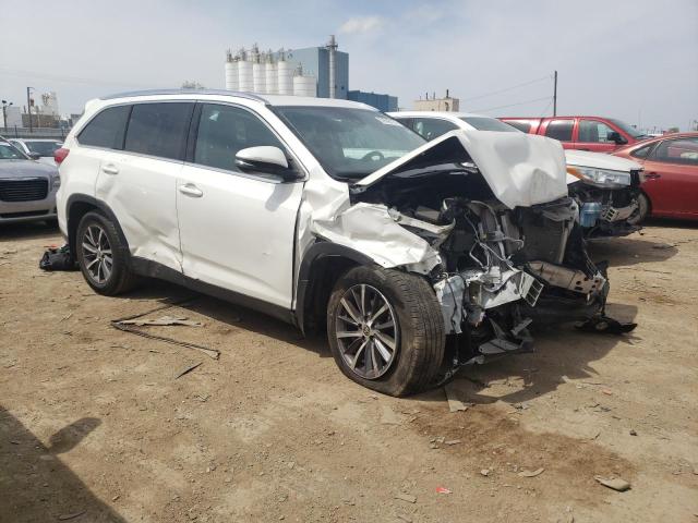 VIN 5TDJZRFH5KS628096 2019 Toyota Highlander, SE no.4