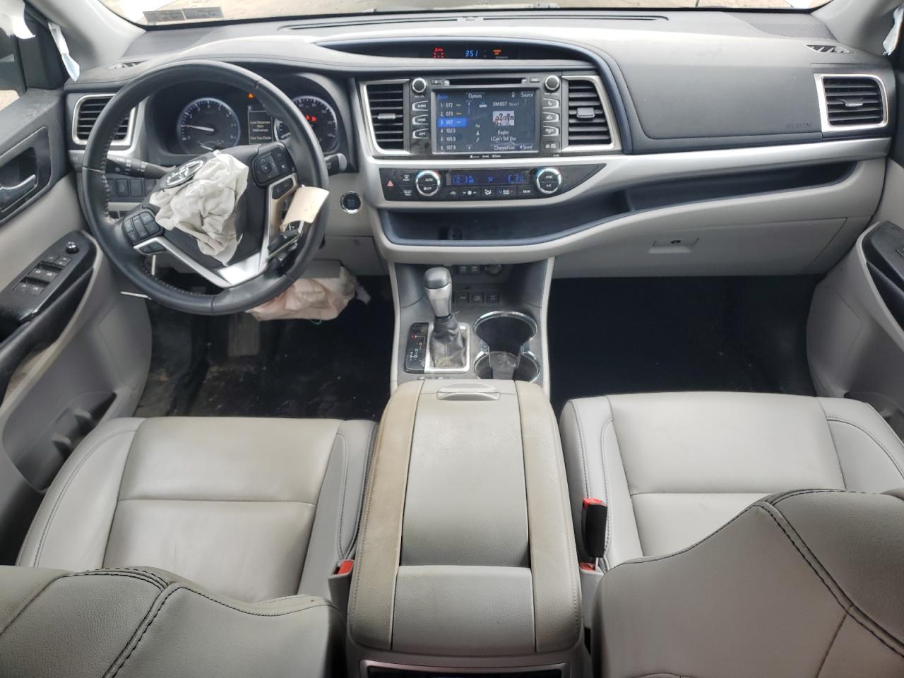 5TDJZRFH3KS617792 TOYOTA HIGHLANDER 2019