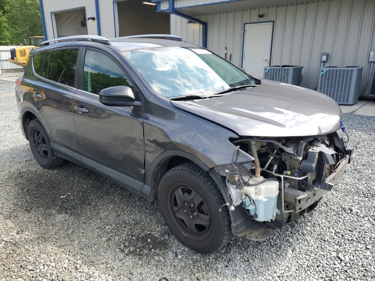 2T3ZFREV2HW362420 2017 Toyota Rav4 Le