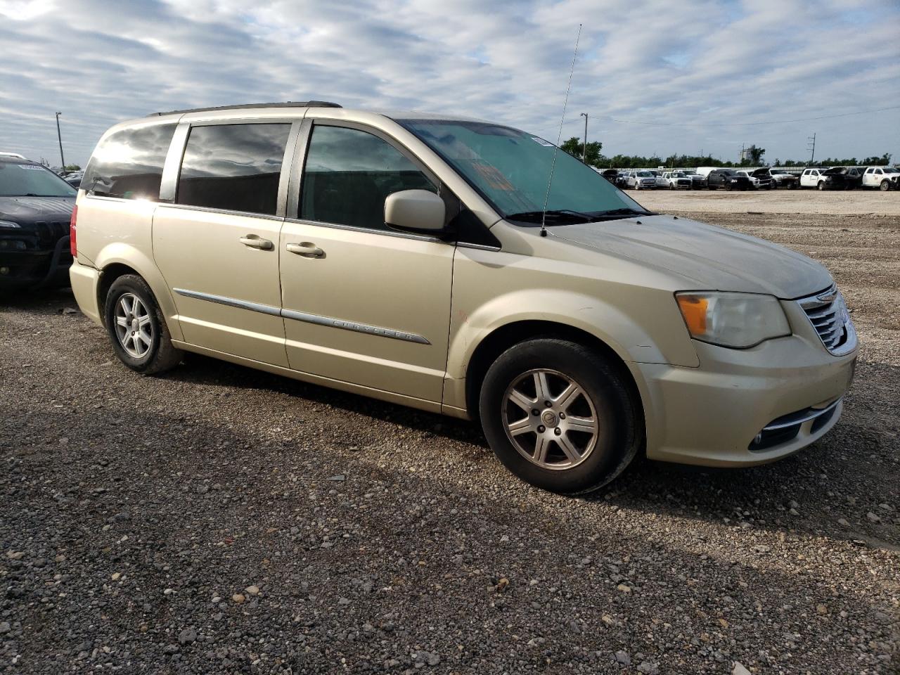 2A4RR5DG5BR675220 2011 Chrysler Town & Country Touring