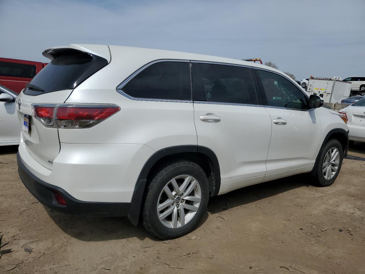 5TDBKRFH1GS264128 2016 Toyota Highlander Le