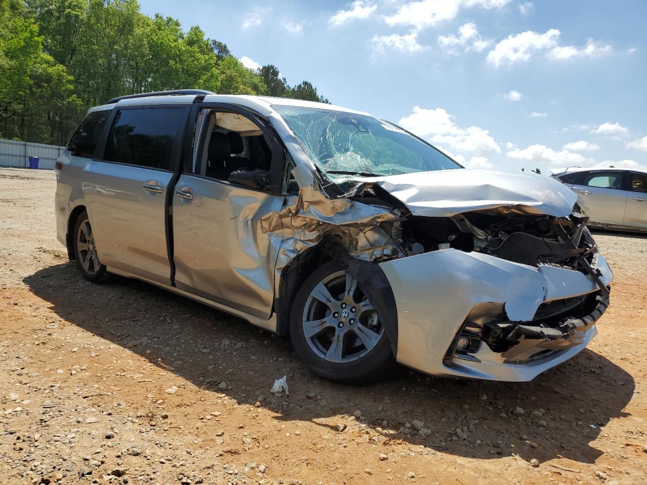 Lot #3029335688 2020 TOYOTA SIENNA SE