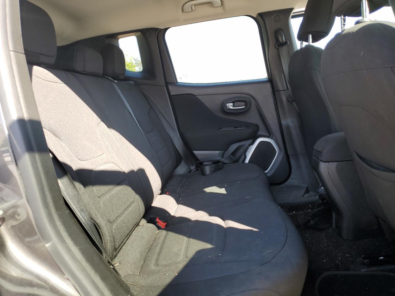 ZACNJABBXKPJ90326 2019 Jeep Renegade Latitude