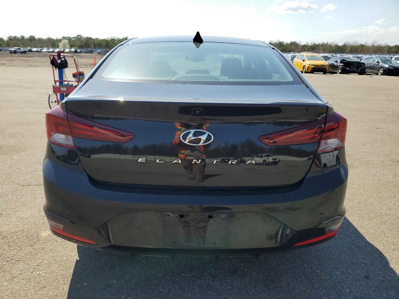 KMHD84LF8KU784033 2019 Hyundai Elantra Sel