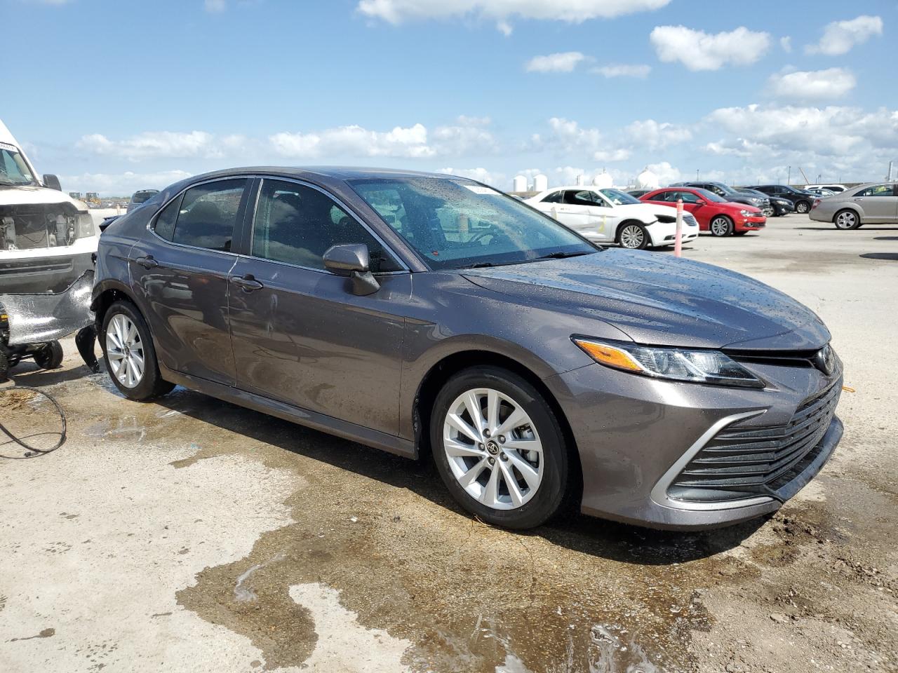 2022 Toyota Camry Le vin: 4T1C11AK6NU052261