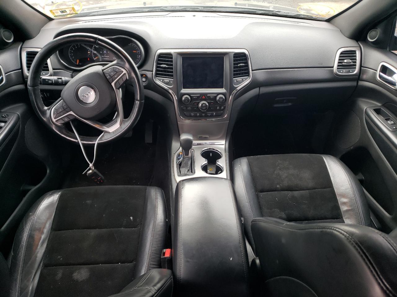 1C4RJFAG6JC237272 2018 Jeep Grand Cherokee Laredo