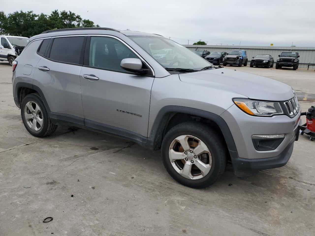 3C4NJDBB8JT201142 2018 Jeep Compass Latitude