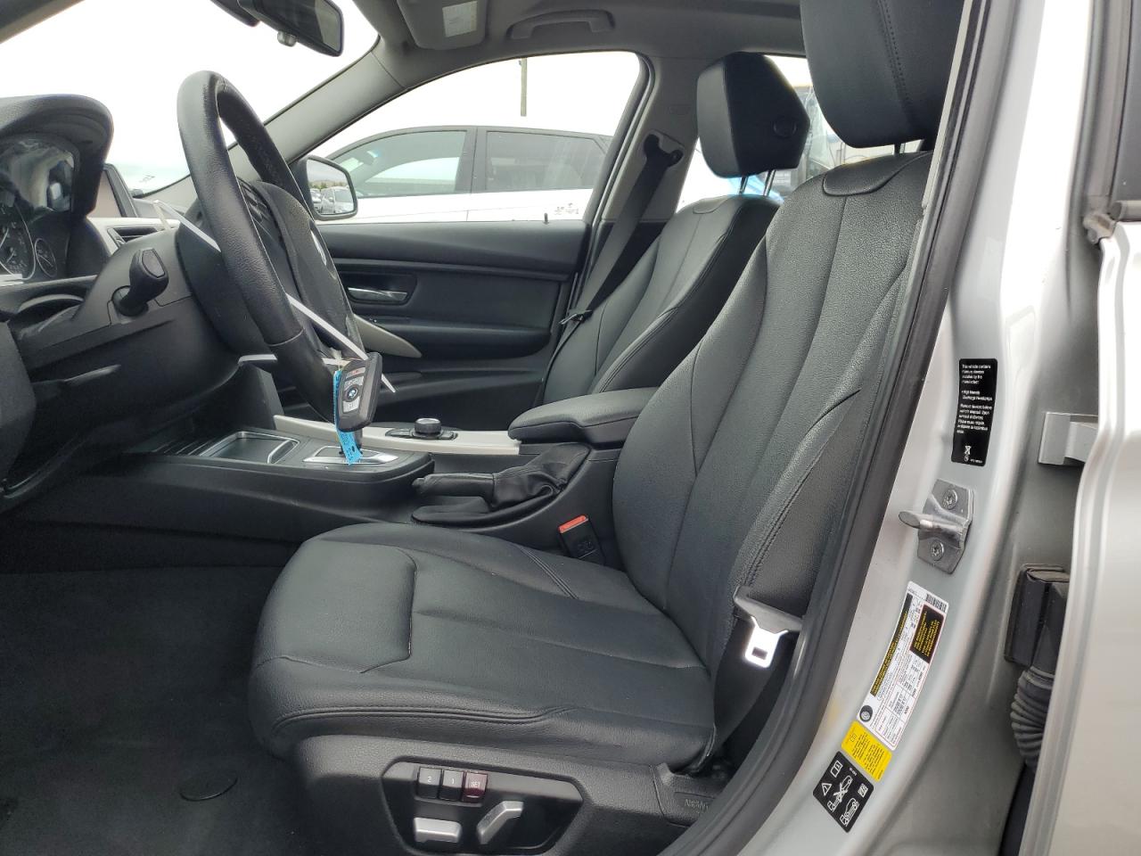 WBA8A3C5XJA488438 2018 BMW 320 Xi