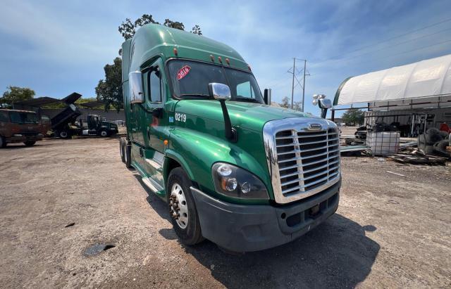 Lot #2471159056 2016 FREIGHTLINER CASCADIA 1 salvage car