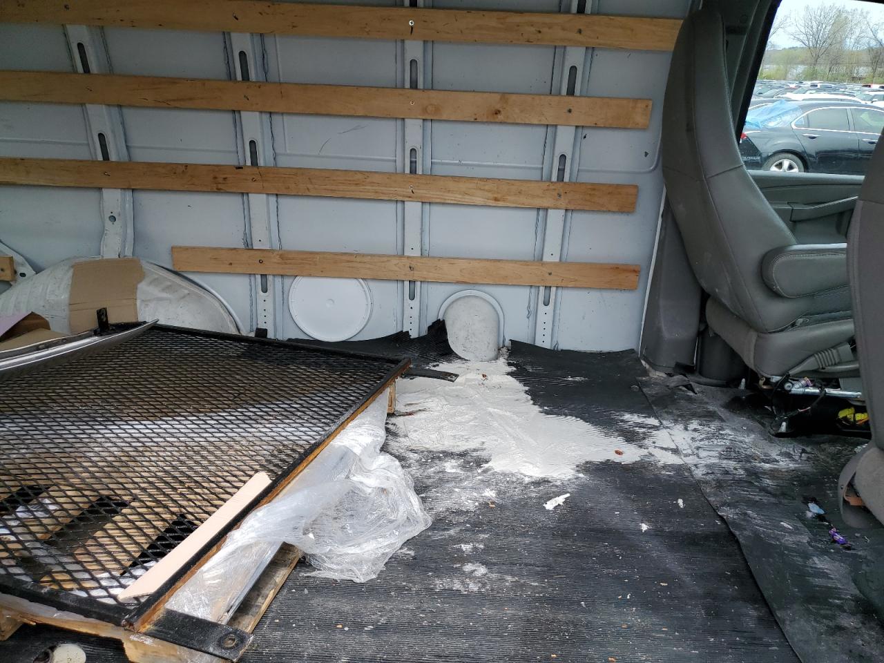 1GTW7AFG3J1902136 2018 GMC Savana G2500