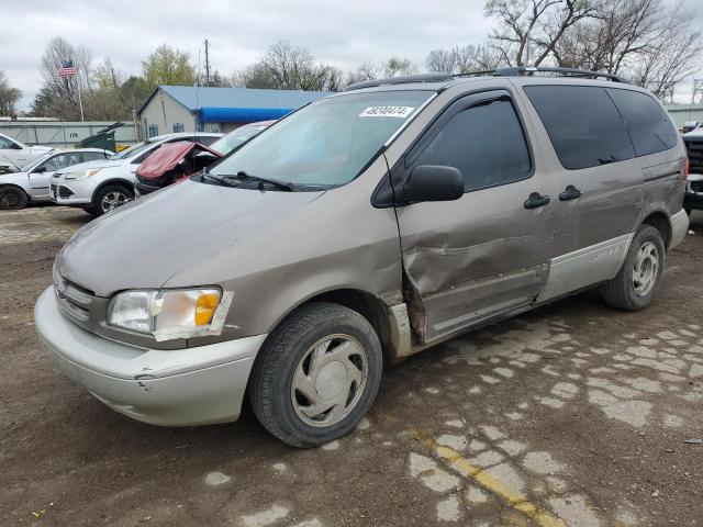 1998 Toyota Sienna Le VIN: 4T3ZF13C0WU015068 Lot: 49240474