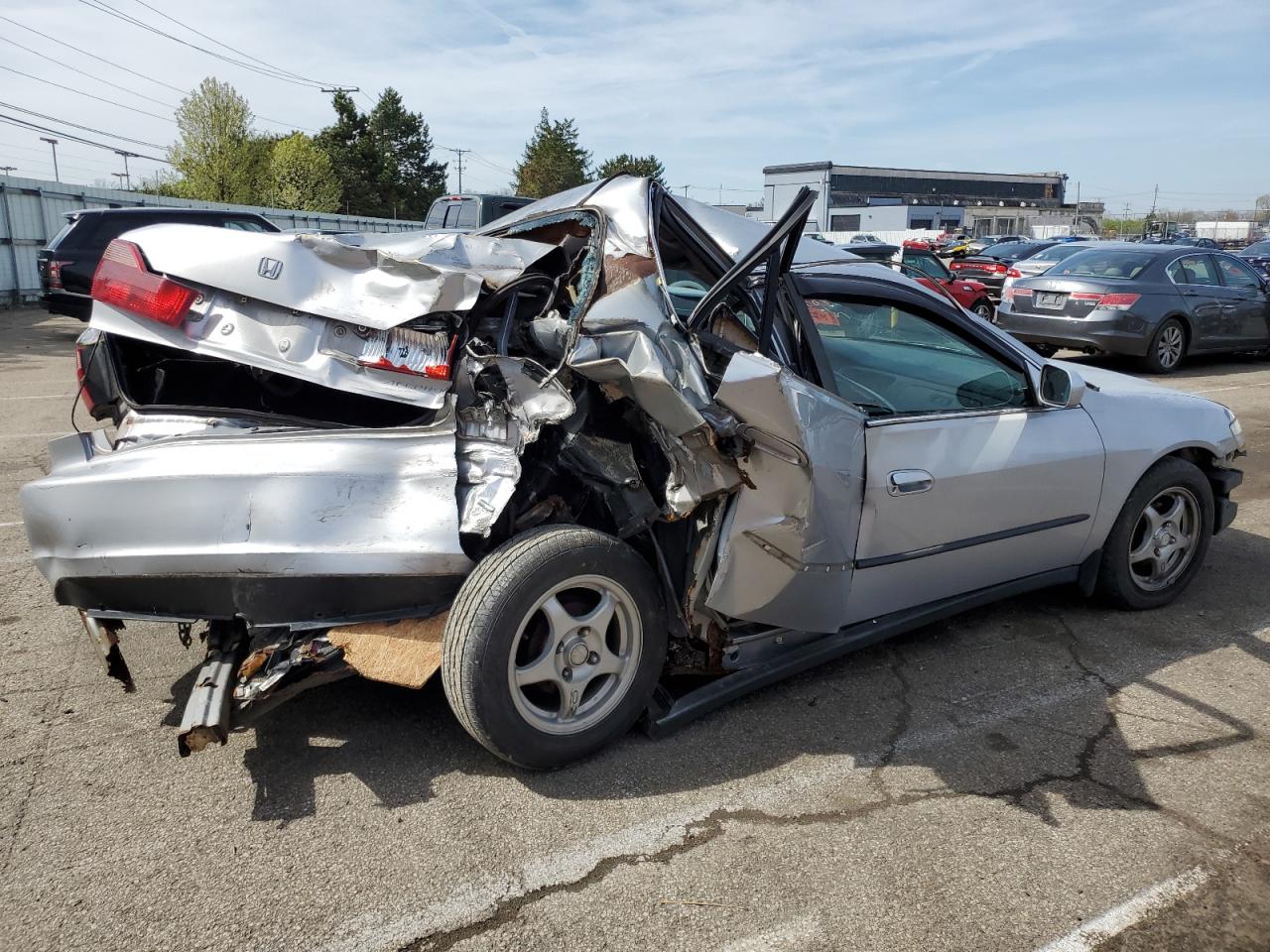 1HGCG5547YA134142 2000 Honda Accord Lx