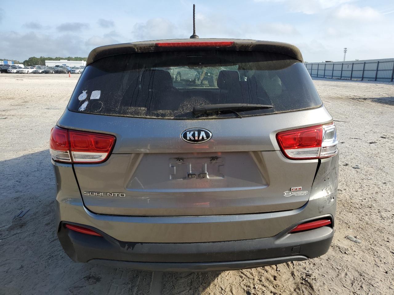 5XYPG4A37GG053972 2016 Kia Sorento Lx