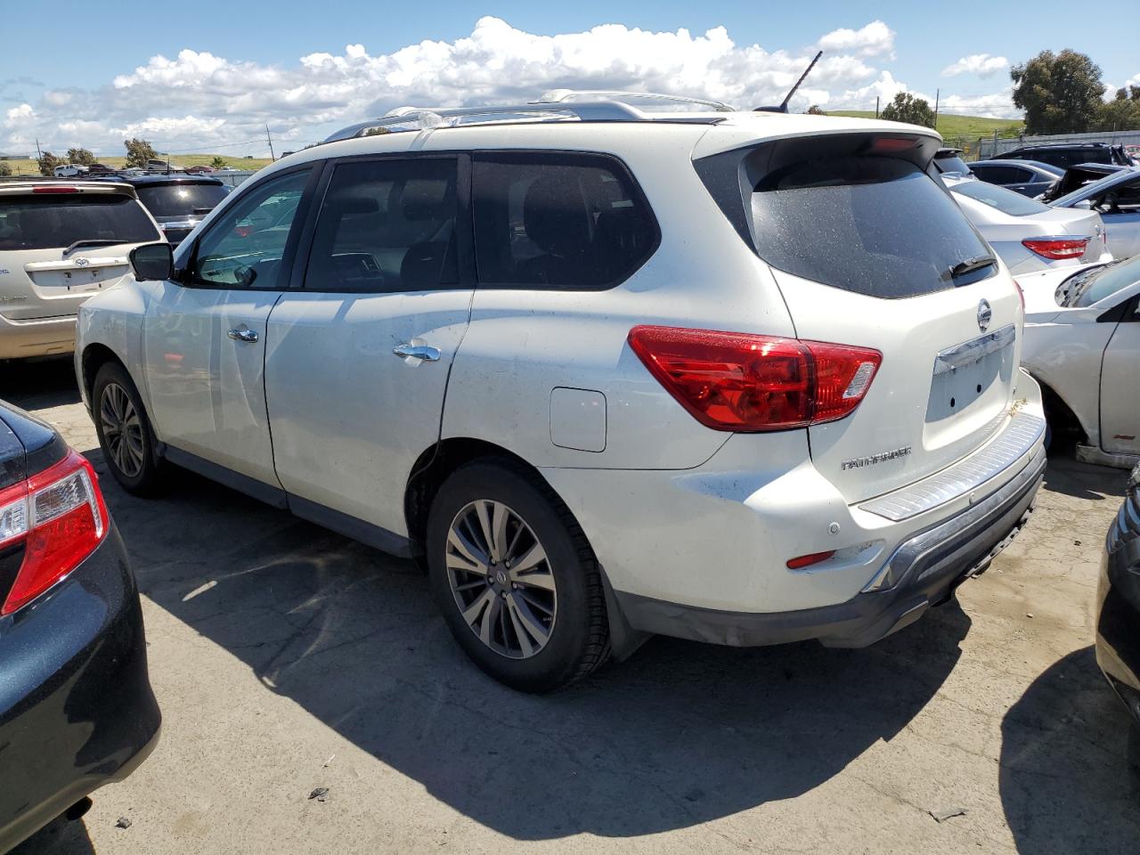 5N1DR2MN0HC620121 2017 Nissan Pathfinder S