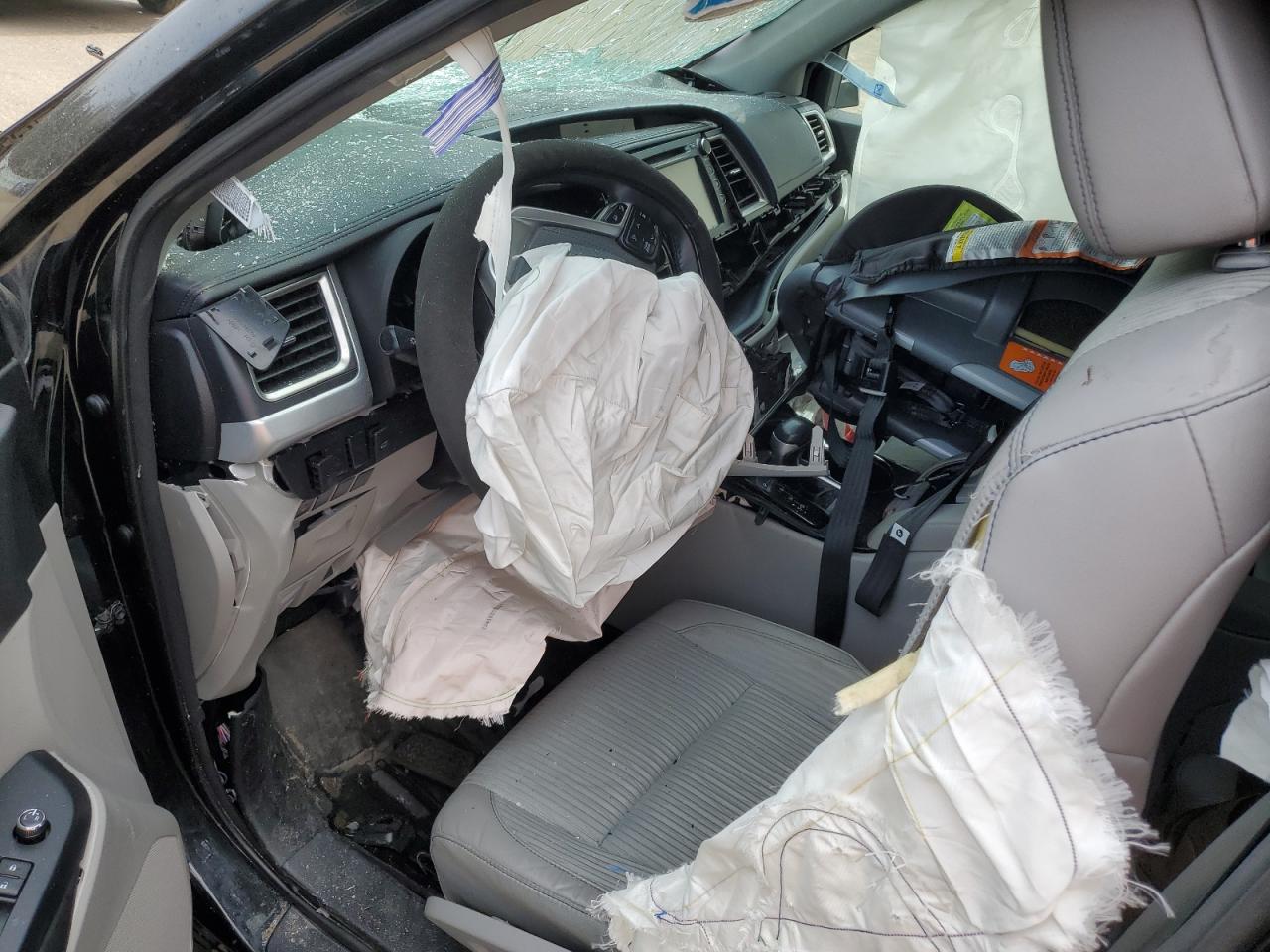 5TDBKRFH4GS308154 2016 Toyota Highlander Le