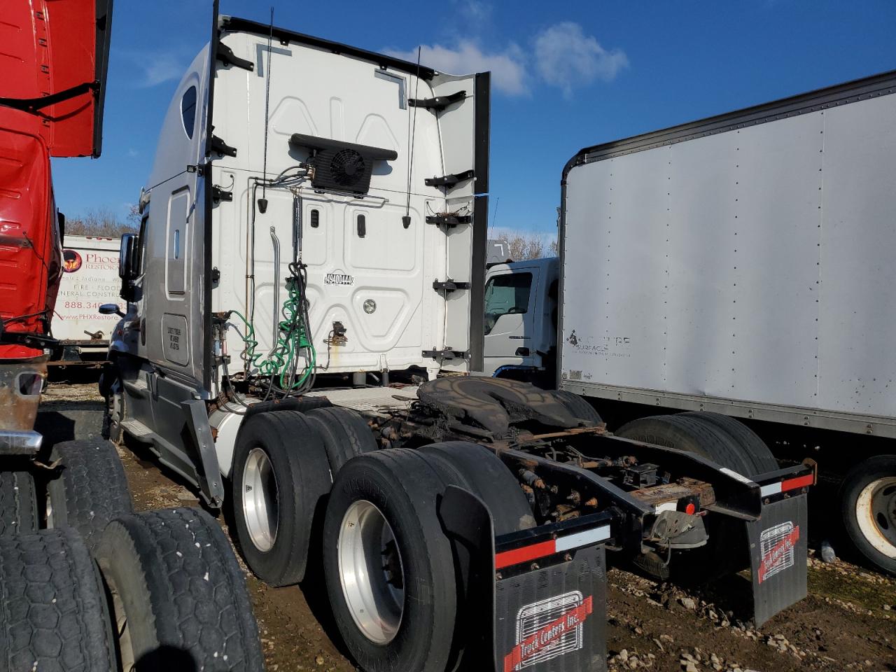 Lot #2468386713 2018 FREIGHTLINER CASCADIA 1