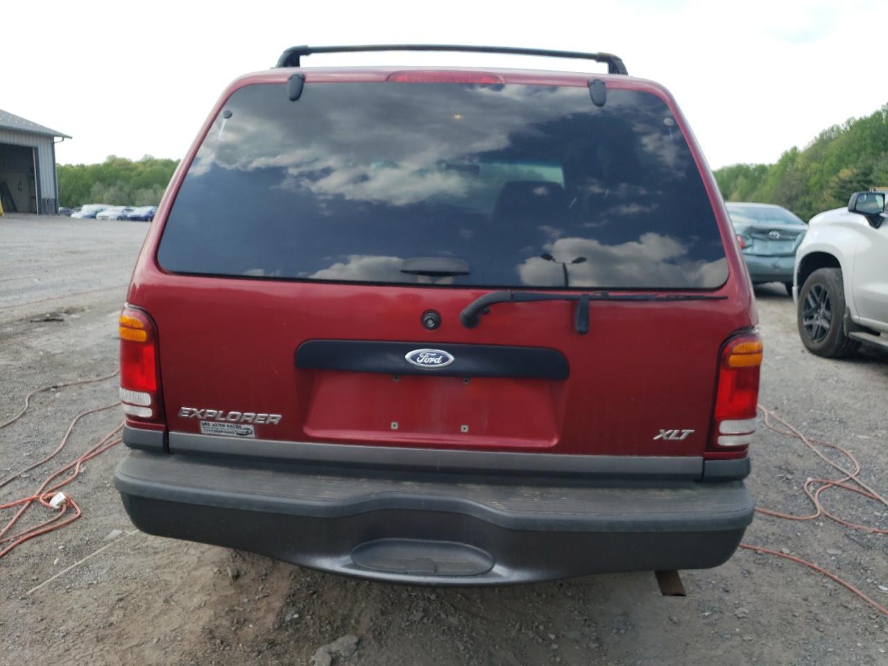 1FMZU73E4YZA36675 2000 Ford Explorer Xlt