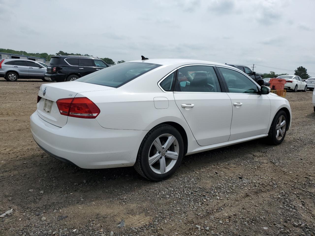 1VWBH7A32DC063847 2013 Volkswagen Passat Se