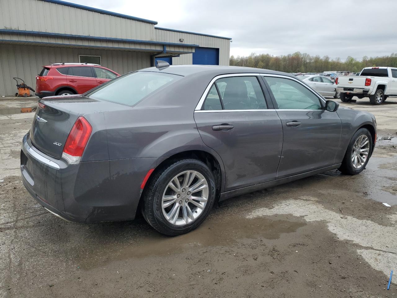 2019 Chrysler 300 Touring vin: 2C3CCAAG3KH675995