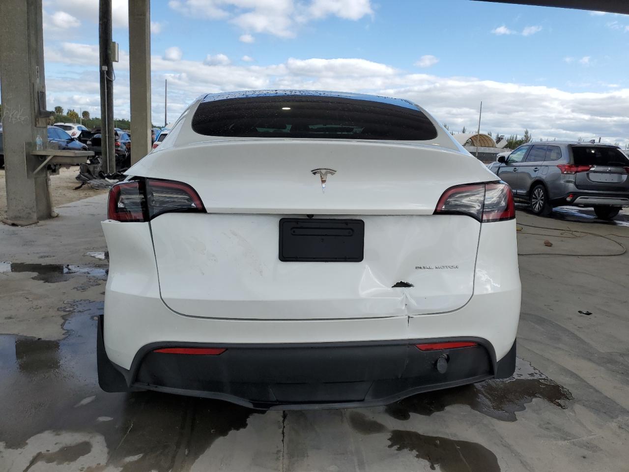 7SAYGDEE6PA130158 2023 Tesla Model Y