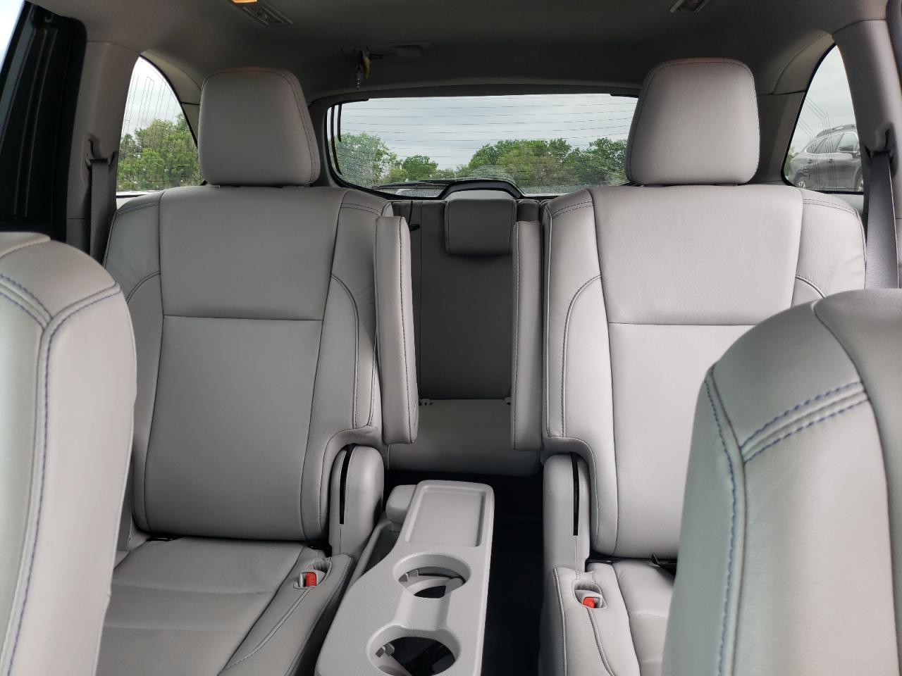 5TDKZRFH7JS284581 2018 Toyota Highlander Se