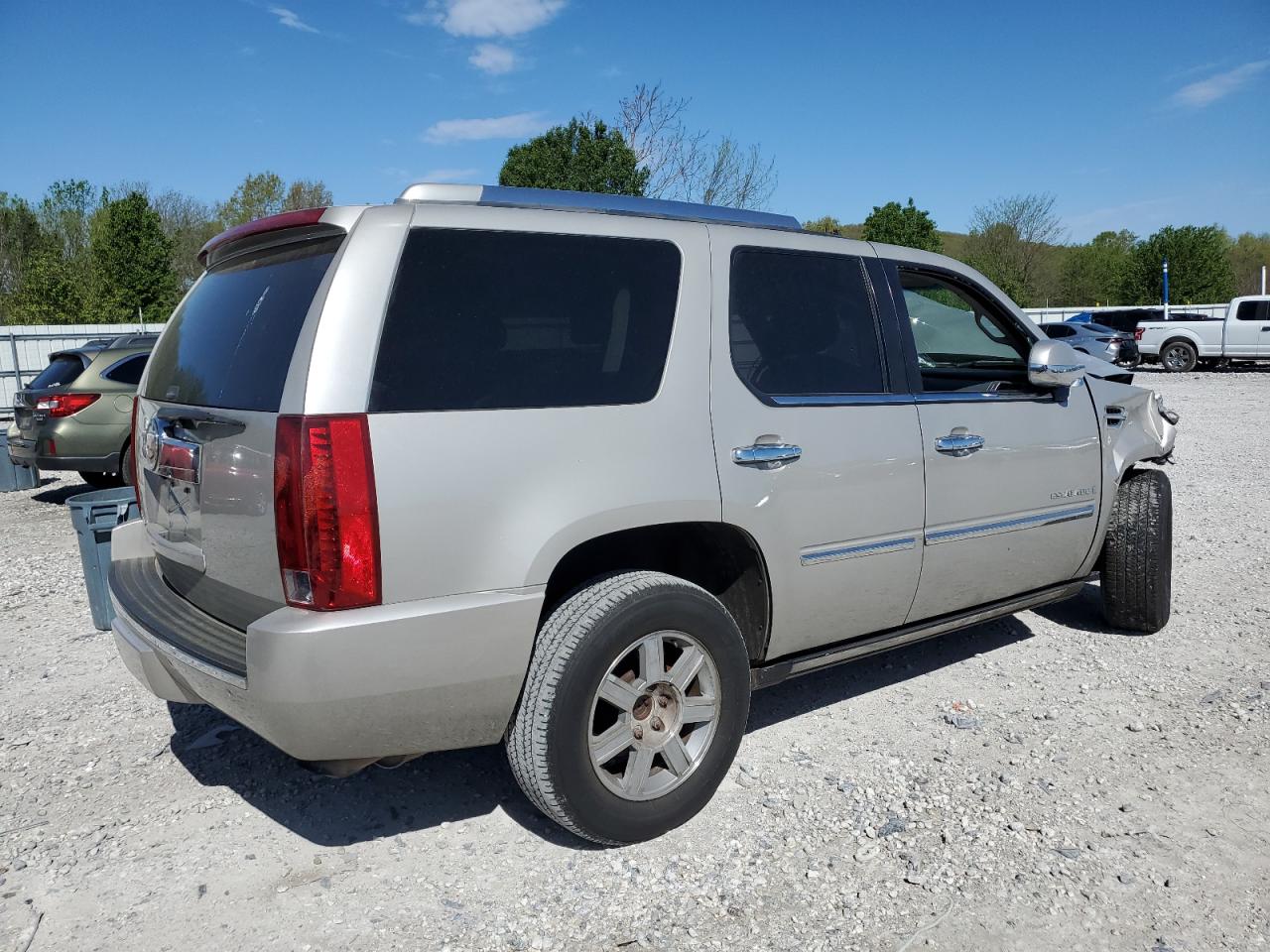 1GYEC638X7R354223 2007 Cadillac Escalade Luxury