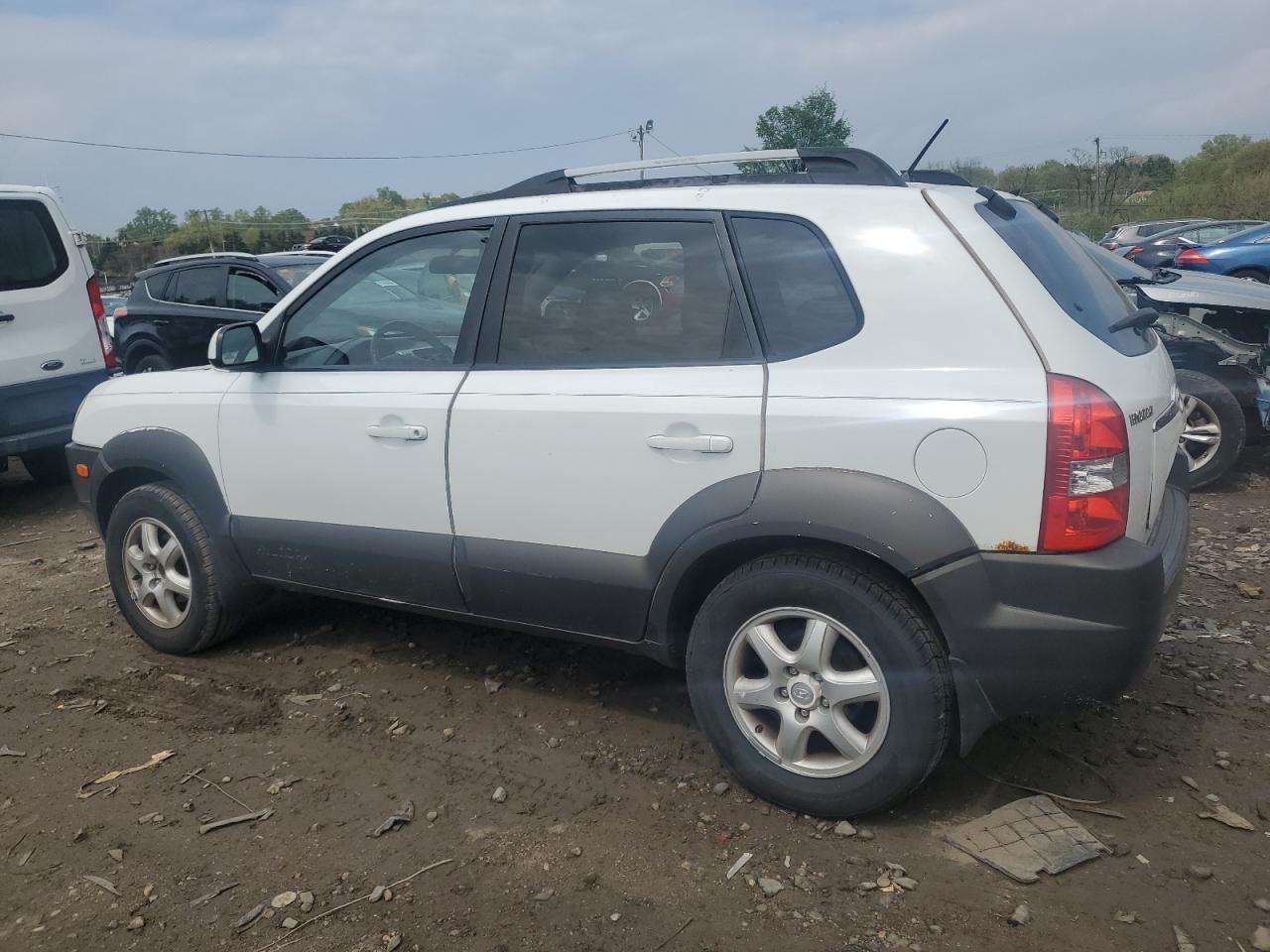 KM8JN12D05U057015 2005 Hyundai Tucson Gls