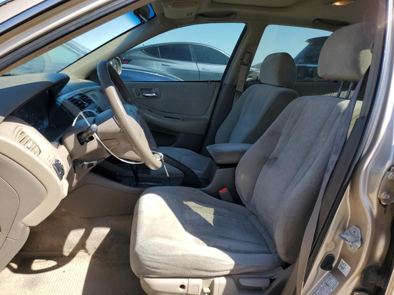 1HGCG6672YA098598 2000 Honda Accord Ex