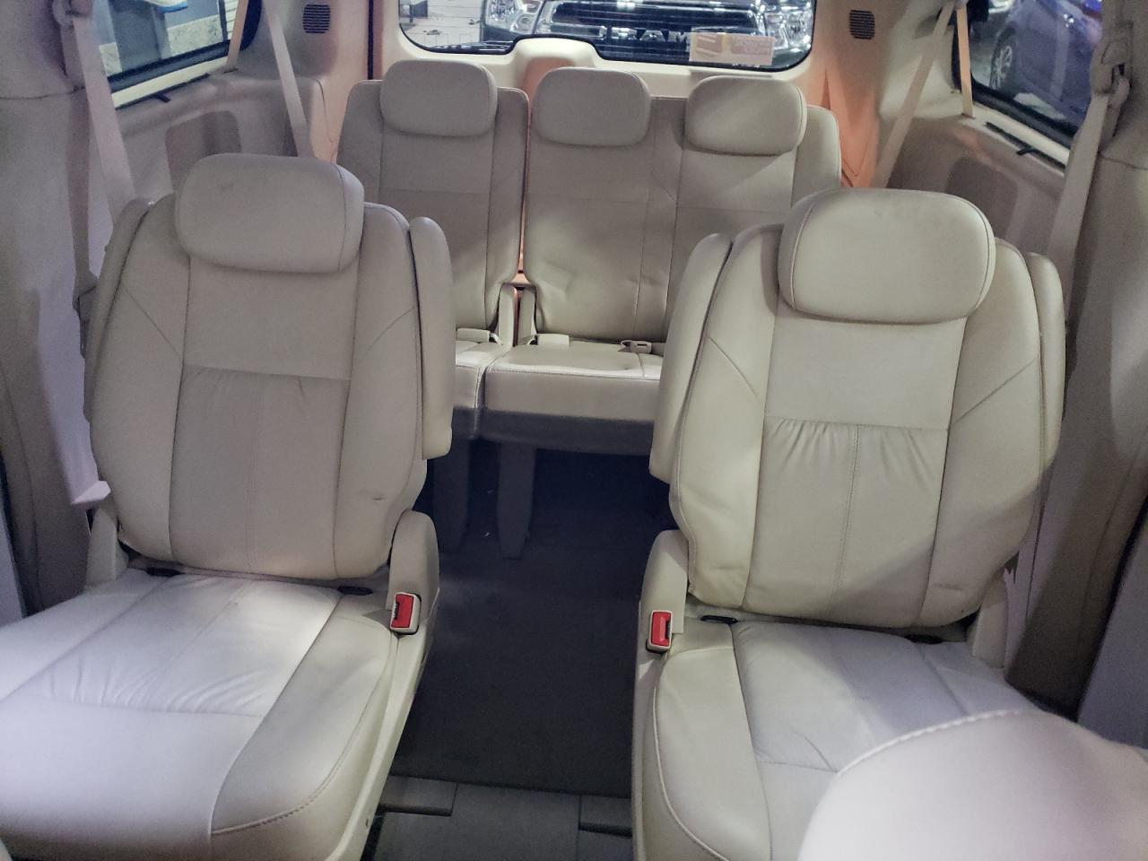 2A4RR6DX9AR241936 2010 Chrysler Town & Country Limited