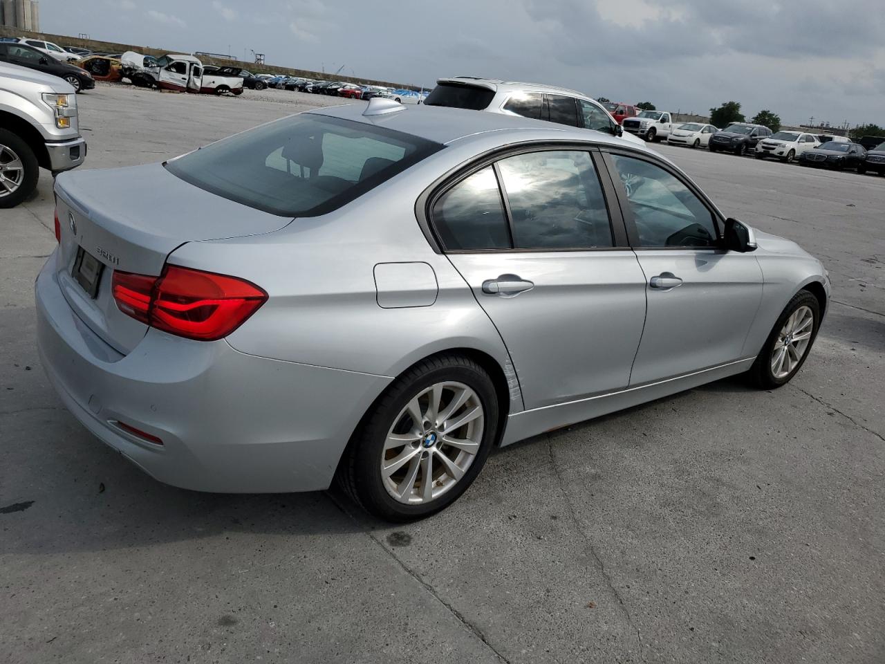 WBA8E1G51HNU14637 2017 BMW 320 I