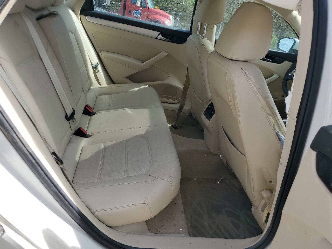 1VWBP7A3XDC053795 2013 Volkswagen Passat Se