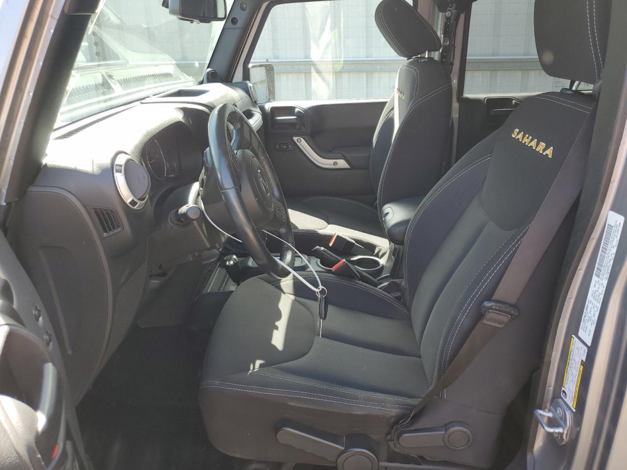 1C4BJWEG2EL195684 2014 Jeep Wrangler Unlimited Sahara