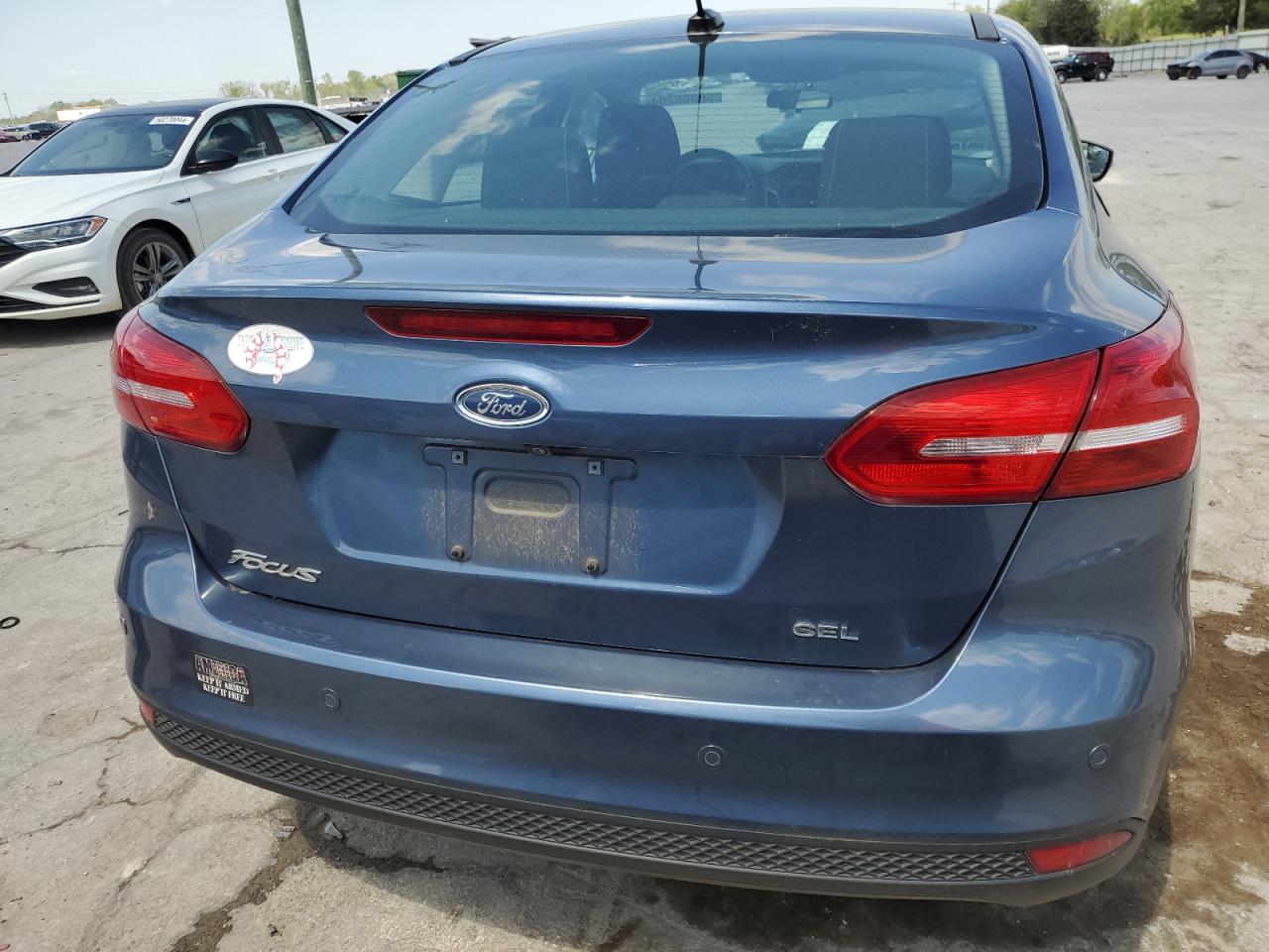 2018 Ford Focus Sel vin: 1FADP3H25JL265698