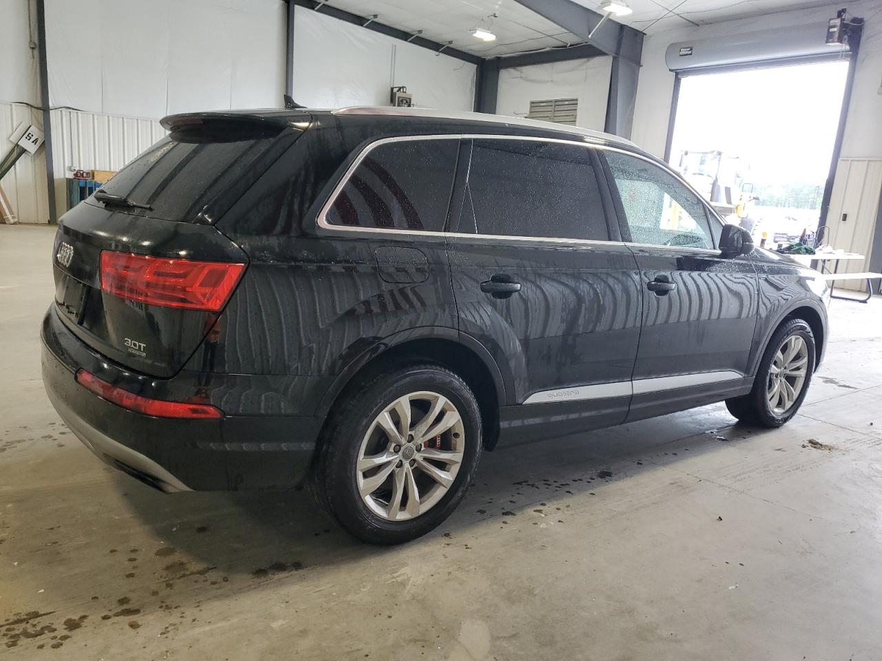 WA1AAAF78HD019650 2017 Audi Q7 Premium