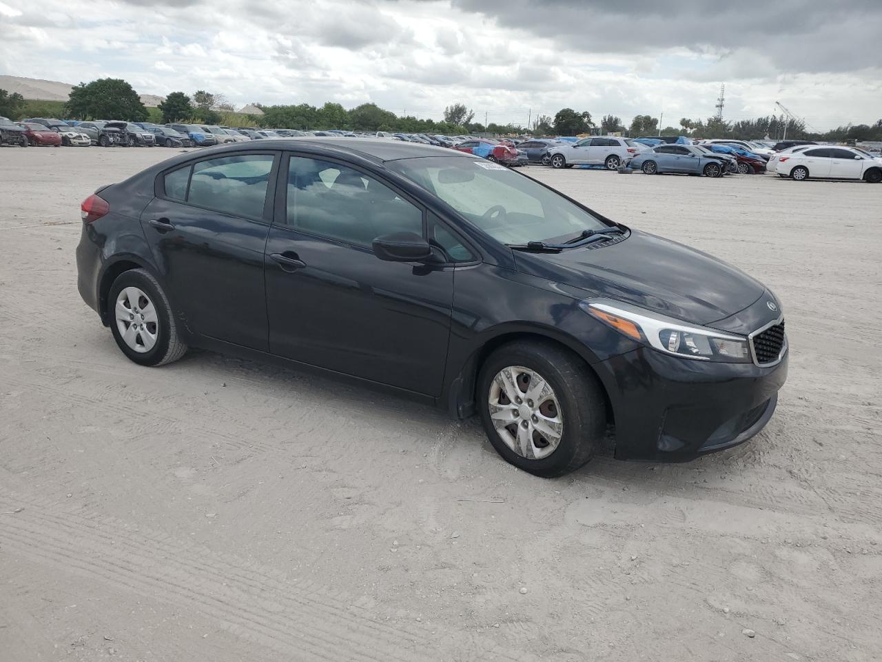 3KPFK4A79HE112600 2017 Kia Forte Lx