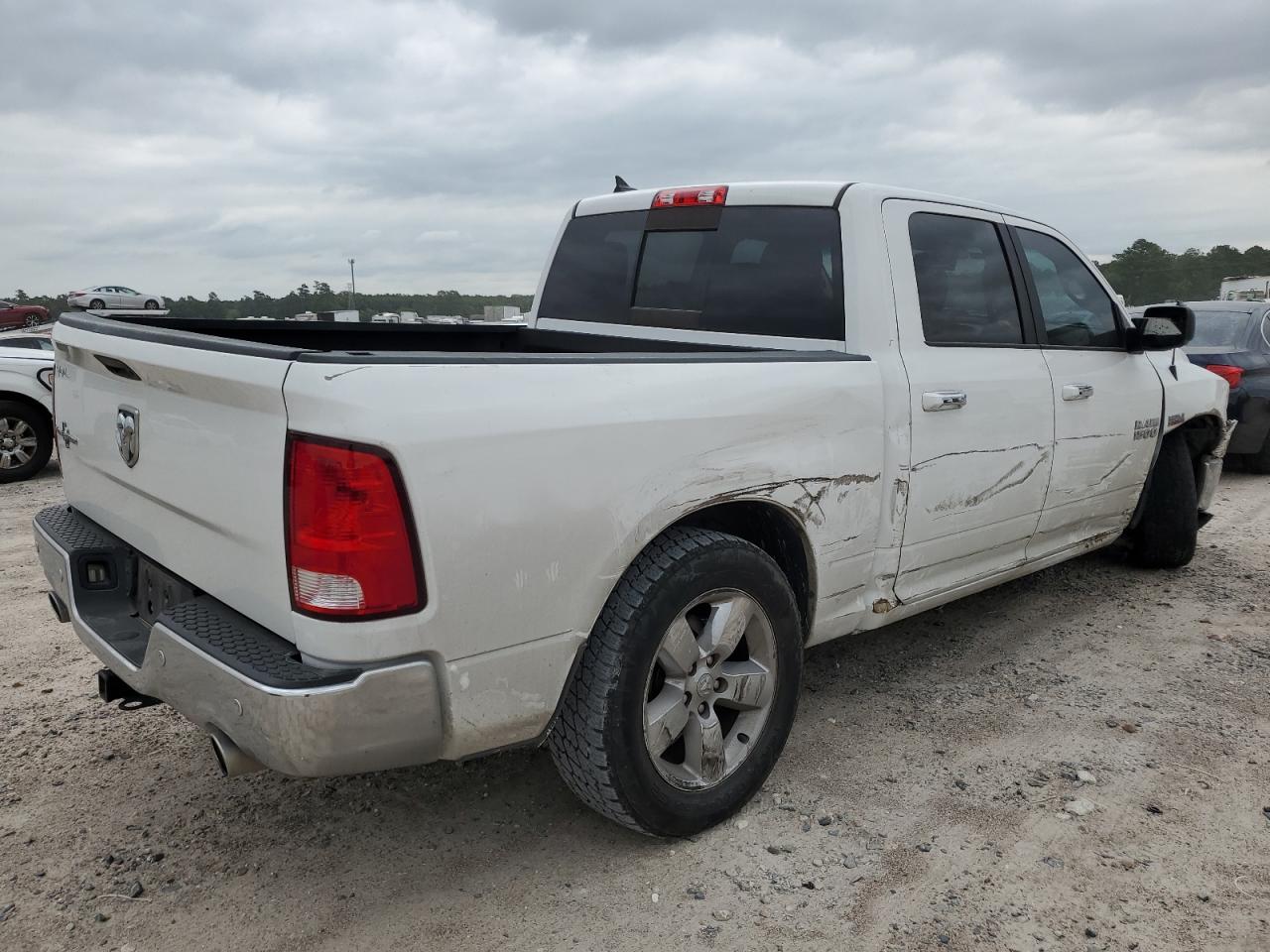 1C6RR6LT3HS550564 2017 Ram 1500 Slt