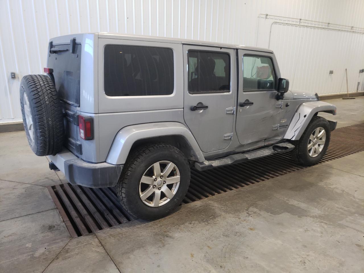 1C4BJWEG3FL717806 2015 Jeep Wrangler Unlimited Sahara