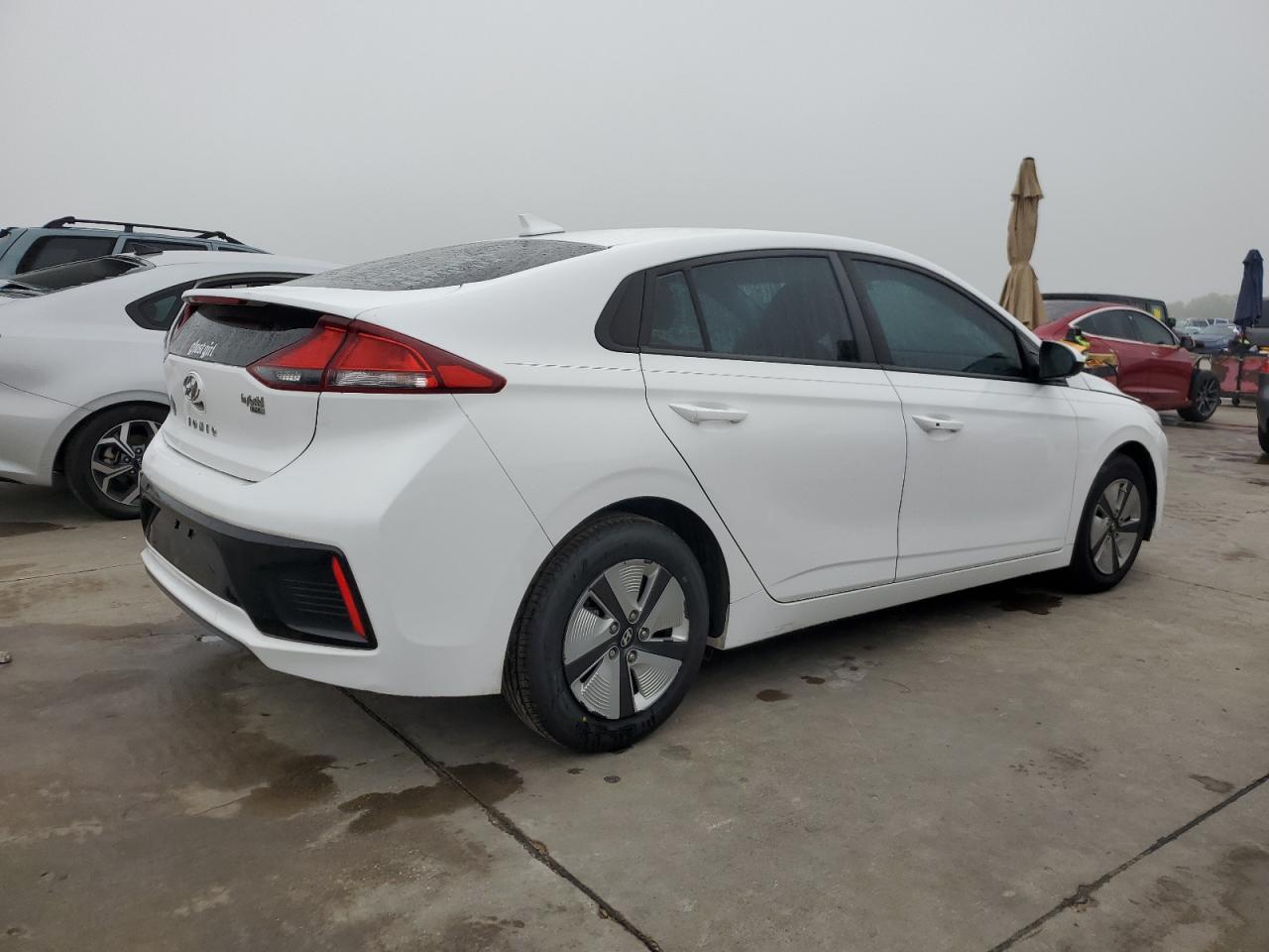 2017 Hyundai Ioniq Blue vin: KMHC65LC8HU034525