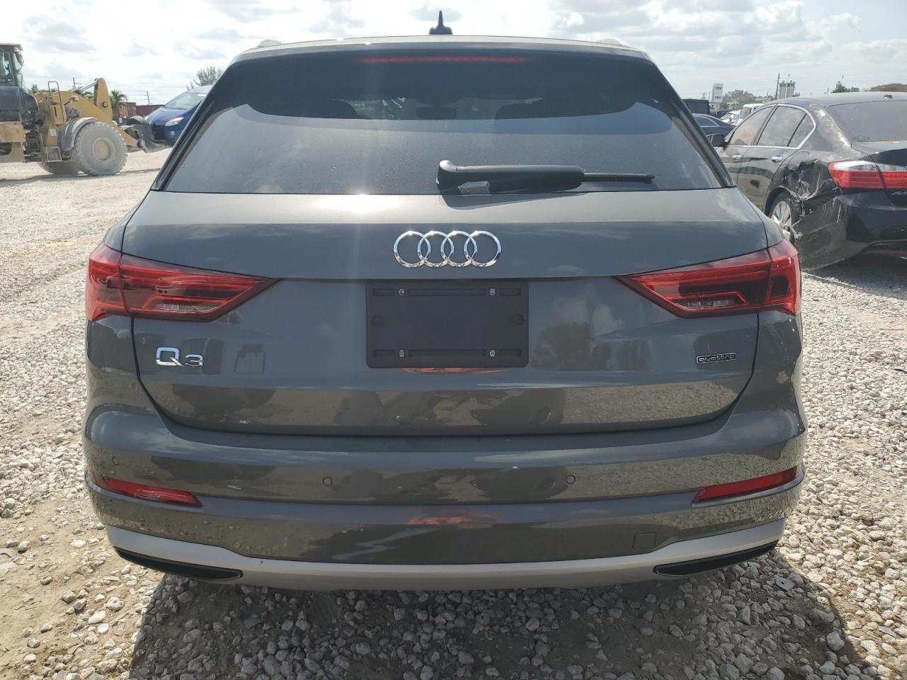 WA1AECF3XL1008169 2020 Audi Q3 Premium