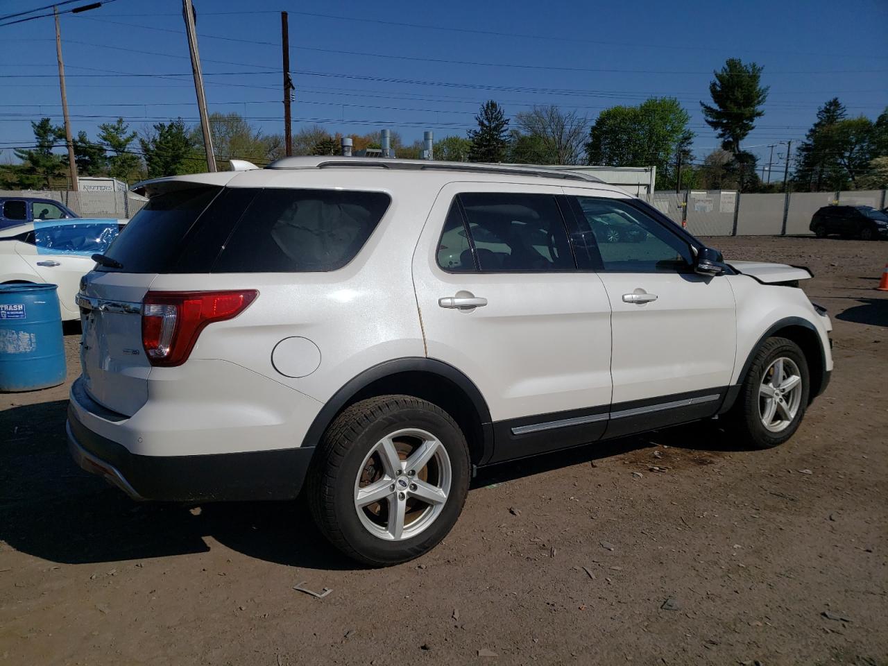 1FM5K8DH0HGC19330 2017 Ford Explorer Xlt