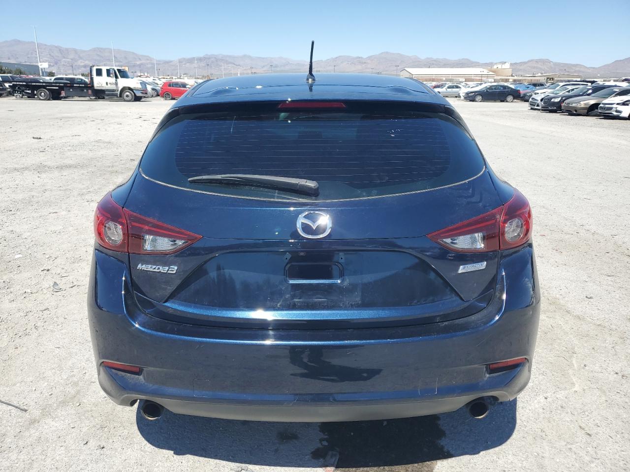 2018 Mazda 3 Touring vin: 3MZBN1L35JM270374