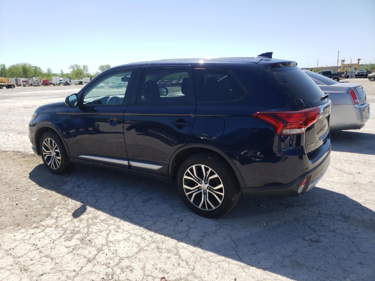 JA4AD2A35JJ003849 2018 Mitsubishi Outlander Es