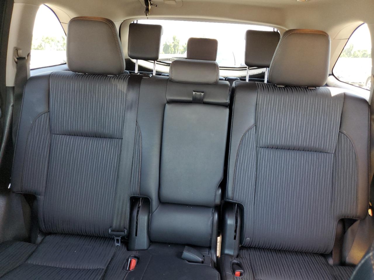 5TDZKRFH8FS054770 2015 Toyota Highlander Le