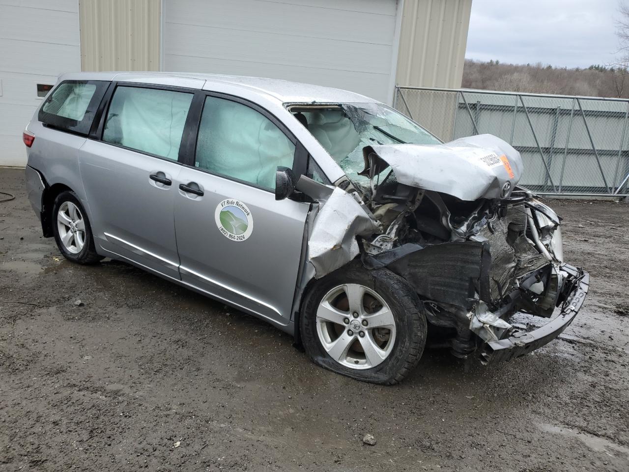 5TDZZ3DC0HS863859 2017 Toyota Sienna